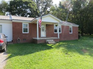 10 W Point Dr, Fayetteville, TN 37334