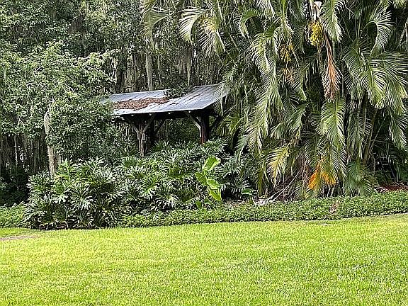 4th image of 519 Racoon Ln