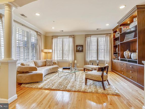 4th image of 304 Lisa Oaks Way