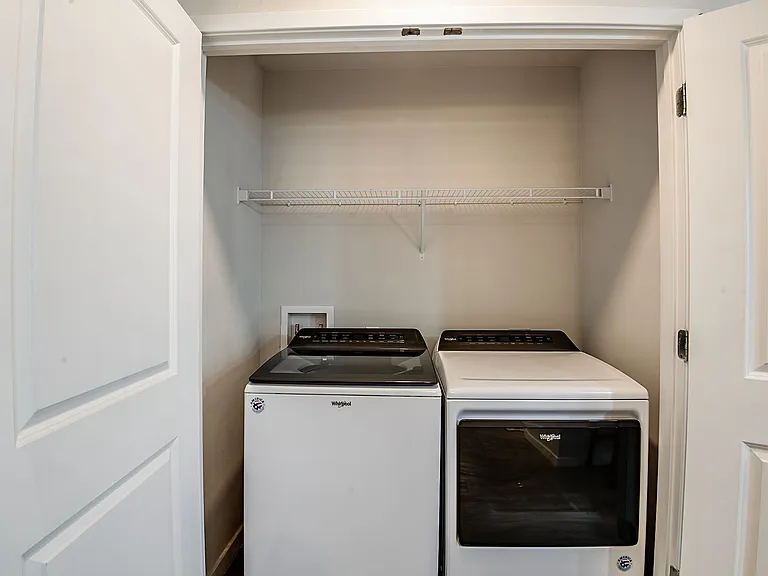 Lago Apartments — Photo 36