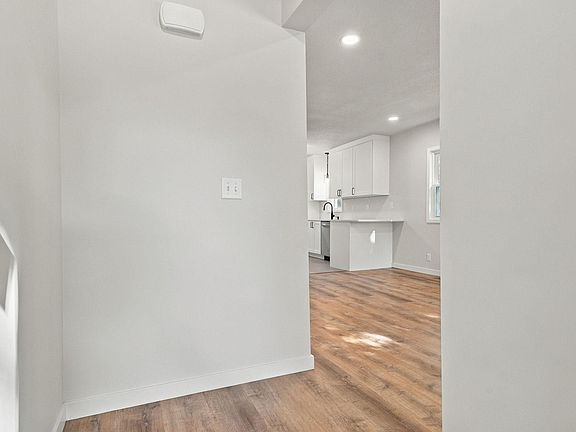 5th image of 3857 44th Ave S