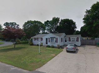 15 Burgoyne Dr, Warwick, RI 02889