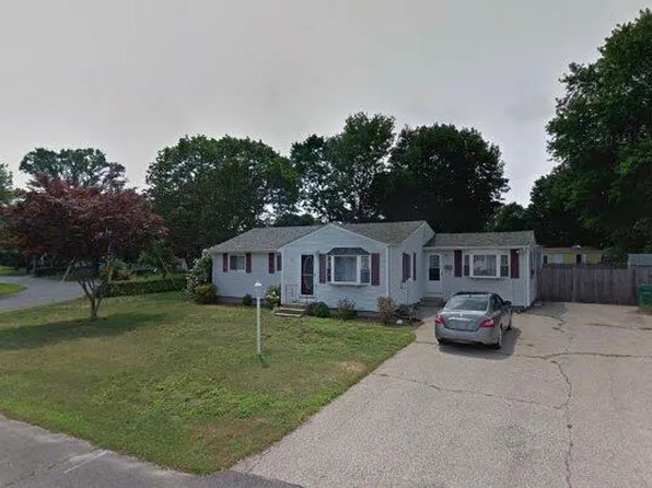 15 Burgoyne Dr, Warwick, RI 02889