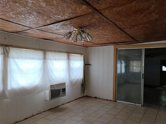 3rd image of 3320 Lake Shore Dr