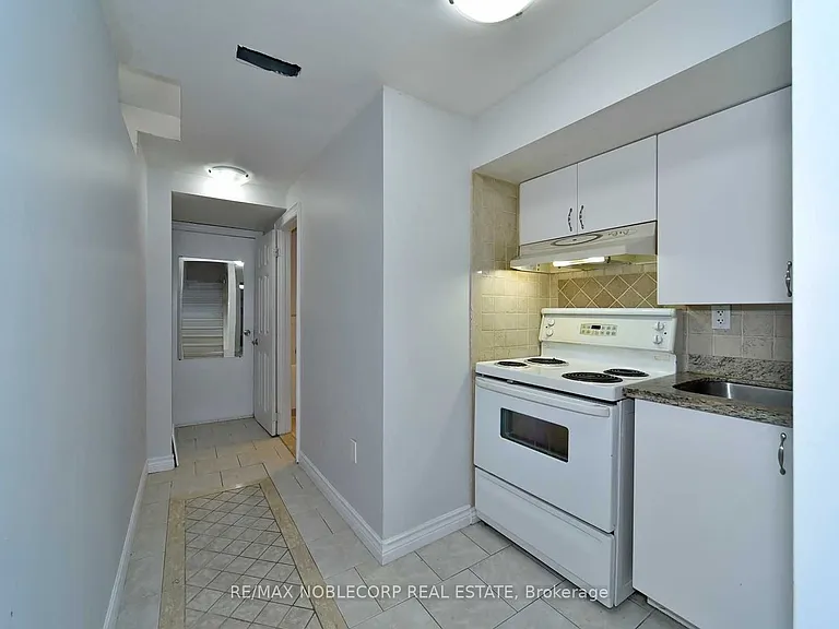 103 Foxchase Ave #16 — Photo 5