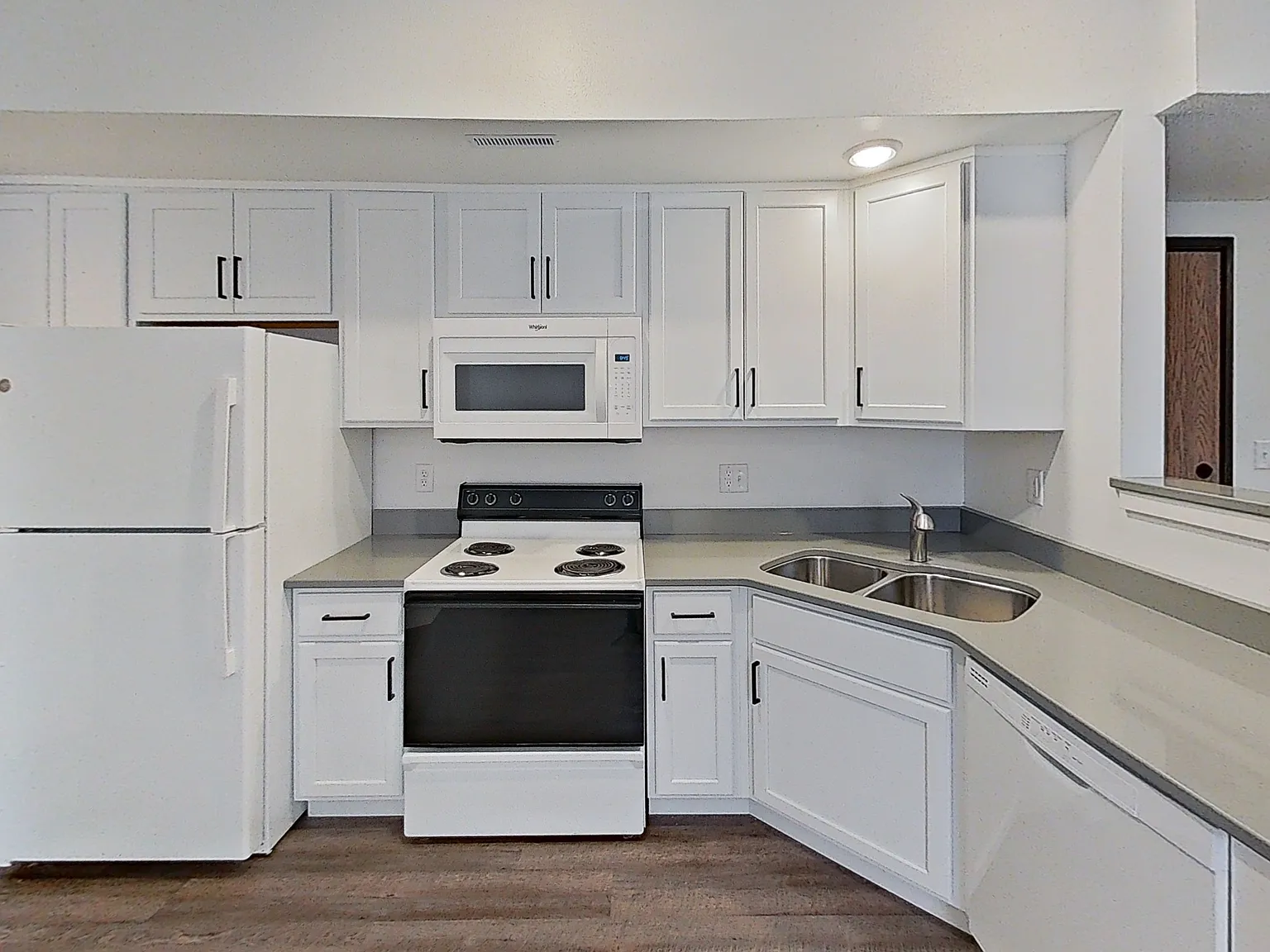 3 bed, $2,230 — Photo 2