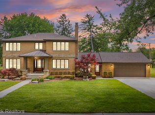 18341 Warwick St W, Franklin, MI 48025