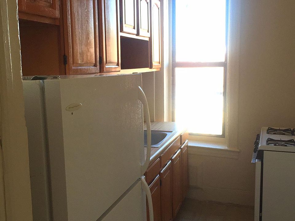 2nd image of 236 E 28th St APT 3B