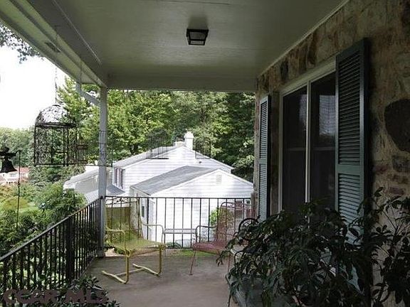 5th image of 525 Brittany Dr
