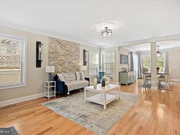 3rd image of 8405 Marketree Cir