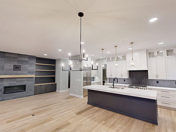 5th image of 717 Livingstone Dr #200
