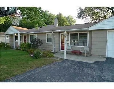 106 N Holiday Dr photo 1