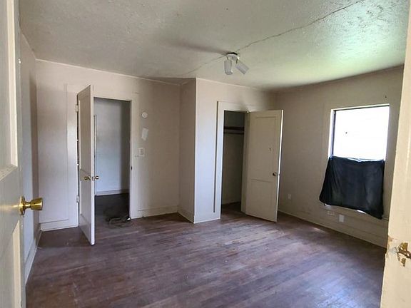 4th image of 1008 W Avenue E