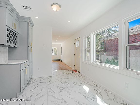 5th image of 708 Pelton Ave