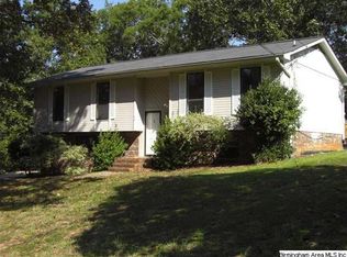 94 Burgundy Ln, Calera, AL 35040