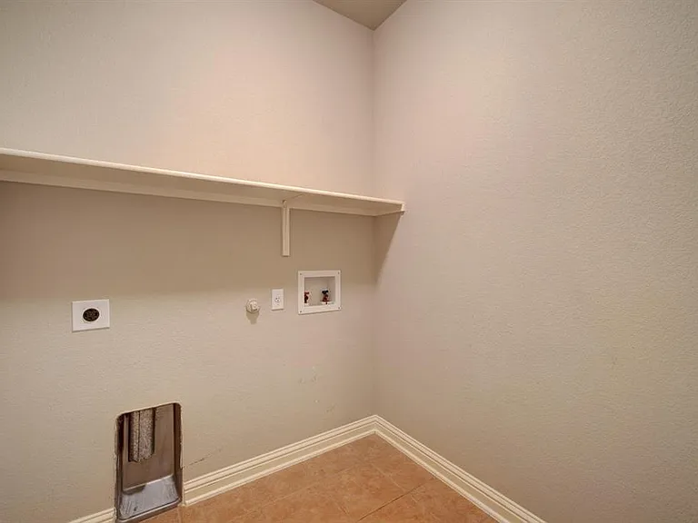 1696 Stonehaven Ln — Photo 21