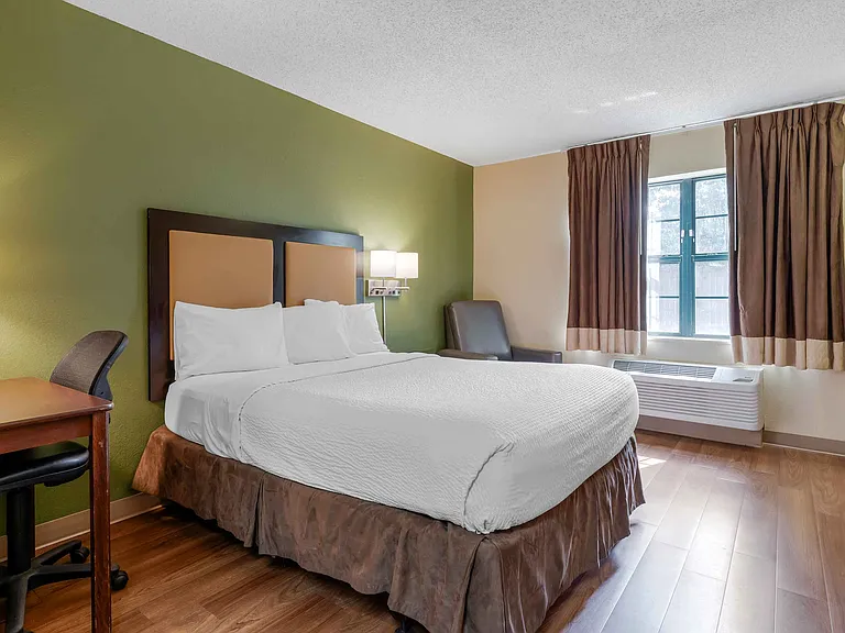 Studio Suite - 1 Queen Bed