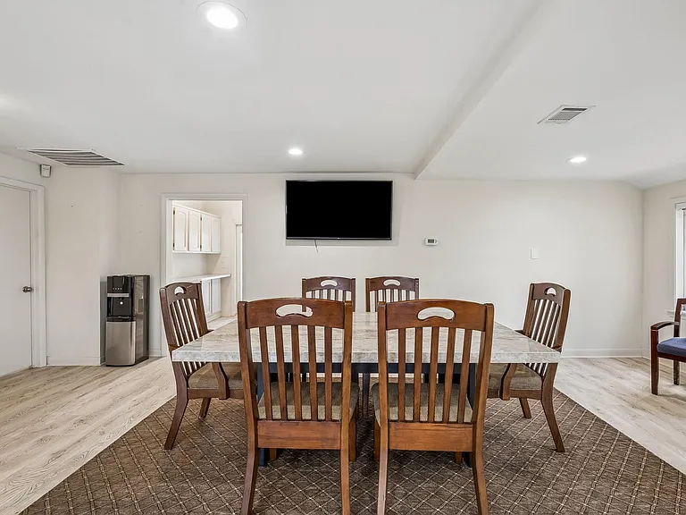 905 Harvard St — Photo 17