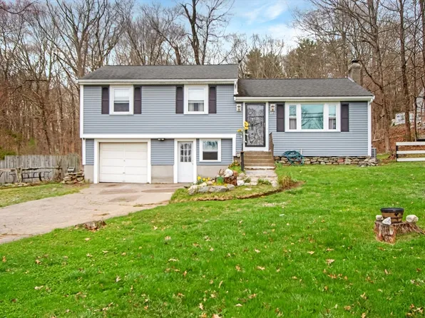 14 Walnut St, Plainville, MA 02762