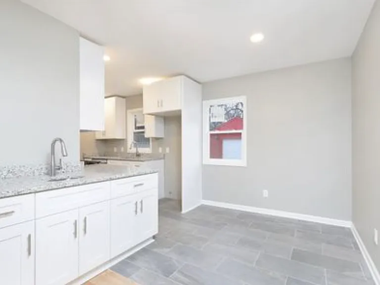 212 Thornton Ave — Photo 1