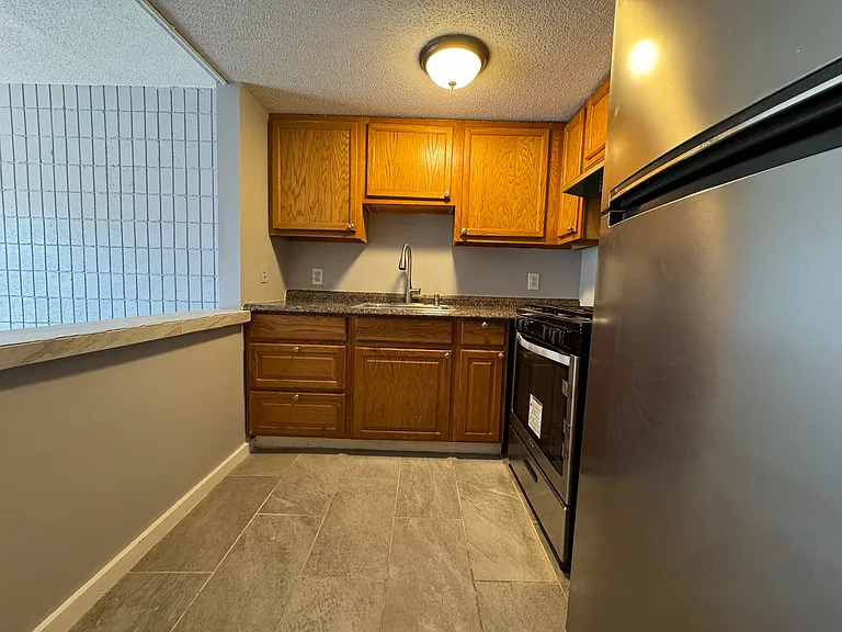 76-4D Sherman Ave — Photo 4