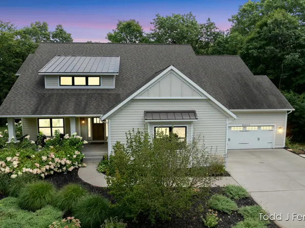 9400 Grange Ave NE, Rockford, MI 49341