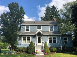 6285 Sunnyside Dr, Hamburg, NY 14075
