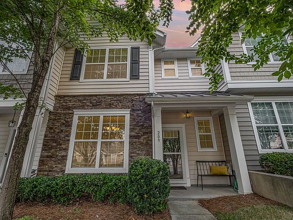 3rd image of 209 Misty Knoll Ln