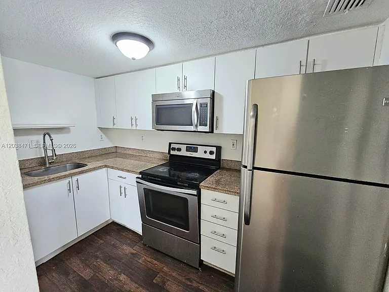 300 NW 84th Ter #300 — Photo 4