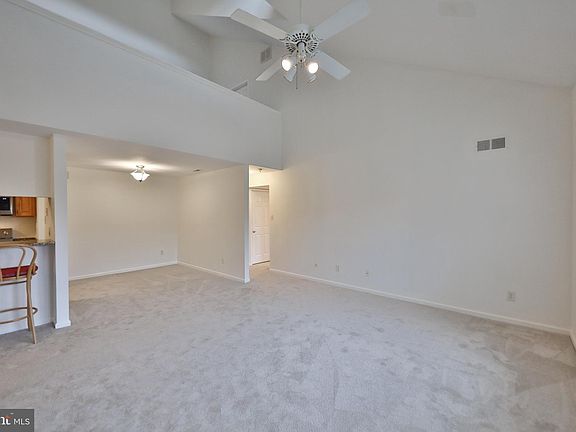 4th image of 14 Hickory Dr