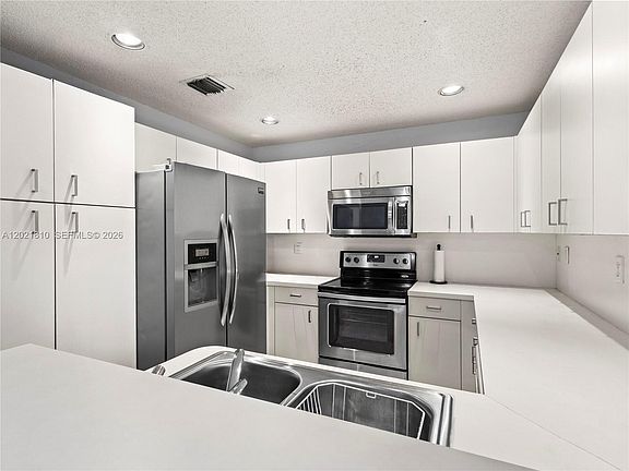 4th image of 5033 NW 114th Ct