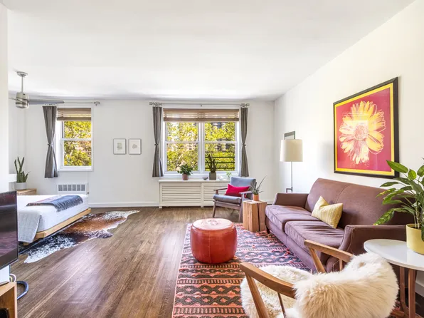 320 East 35th Street image 1 of 12