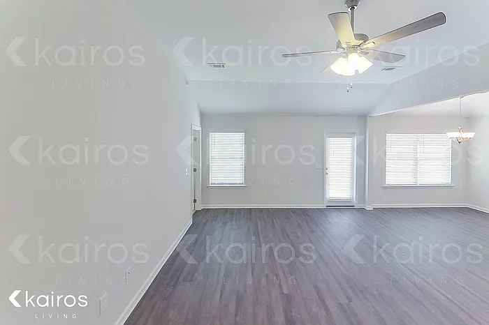 810 Washington Ferry Rd — Photo 2