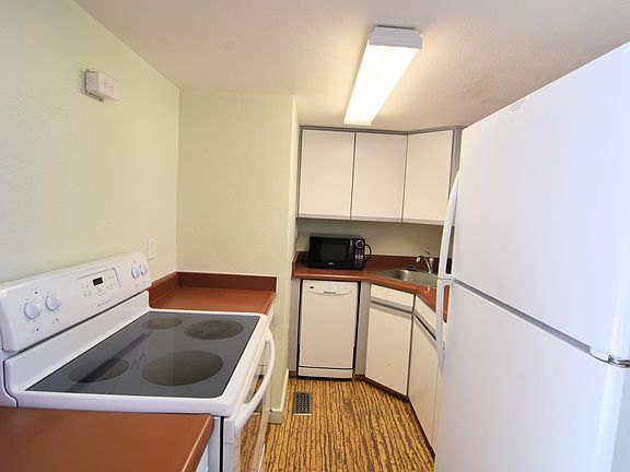 4th image of 281 S Taft Ct #52
