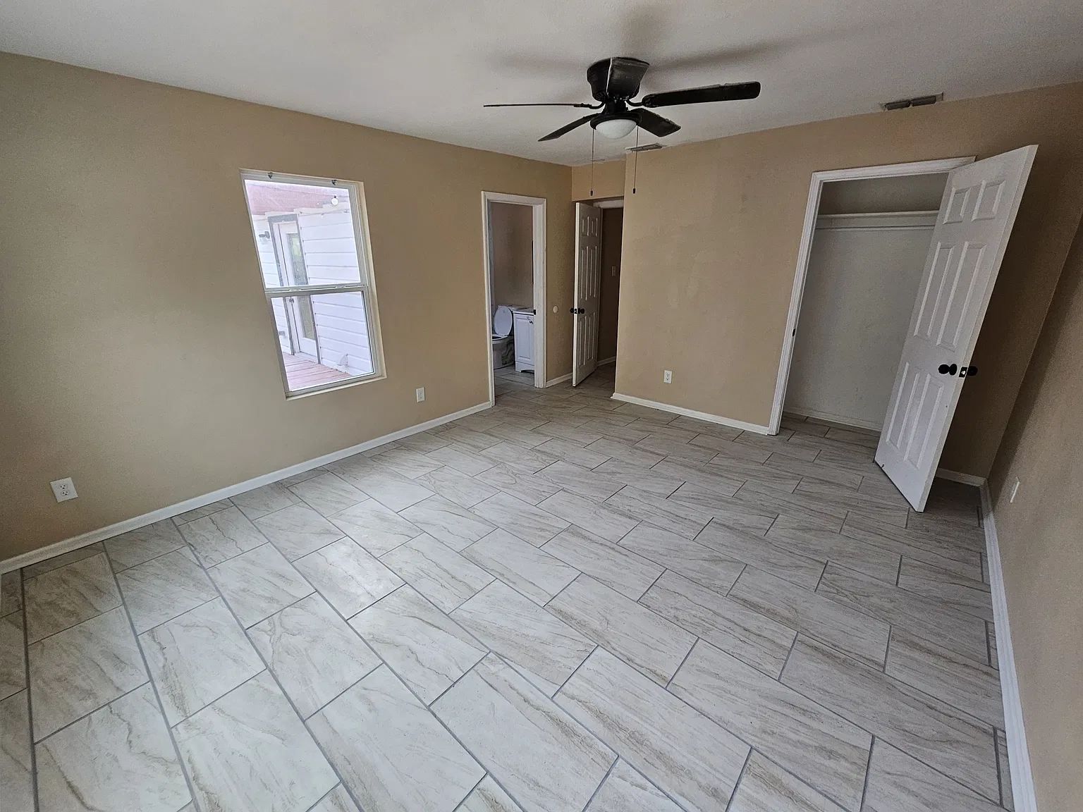 3 bed, 1020 sqft, $1,700 — Photo 4