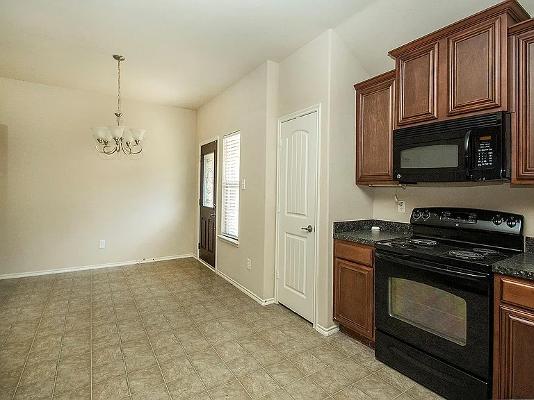 4032 Eagle Dr — Photo 7