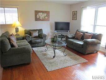 3rd image of 9 Branford Dr