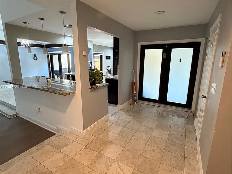 20451 NE 10th Pl — Photo 3