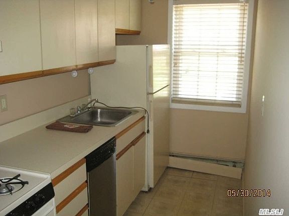 4th image of 460 Old Town Rd APT 19H