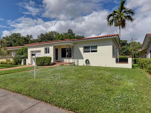 3rd image of 212 Ponce De Leon Blvd
