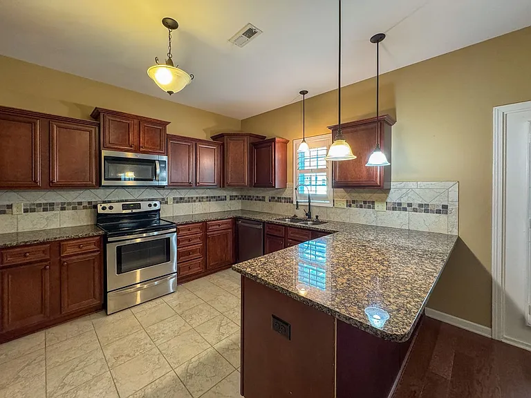 2900 Blackwater Ct — Photo 3