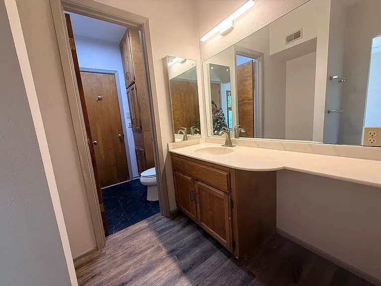 415 Albany St #F — Photo 10