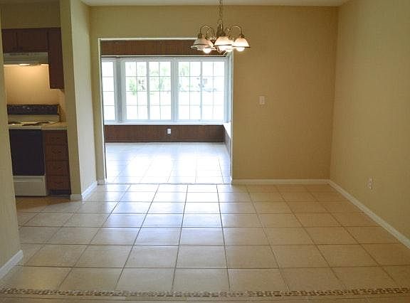 5th image of 131 E Lake Dr