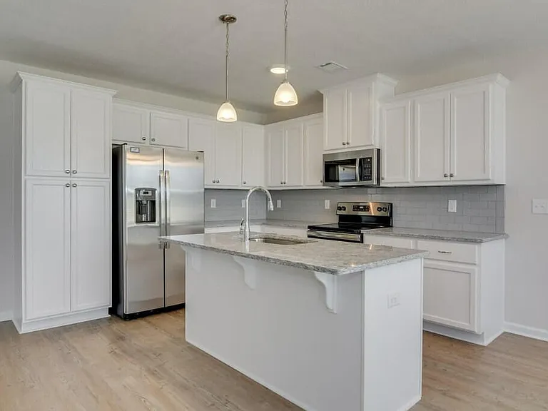 305 Norwich Dr — Photo 15