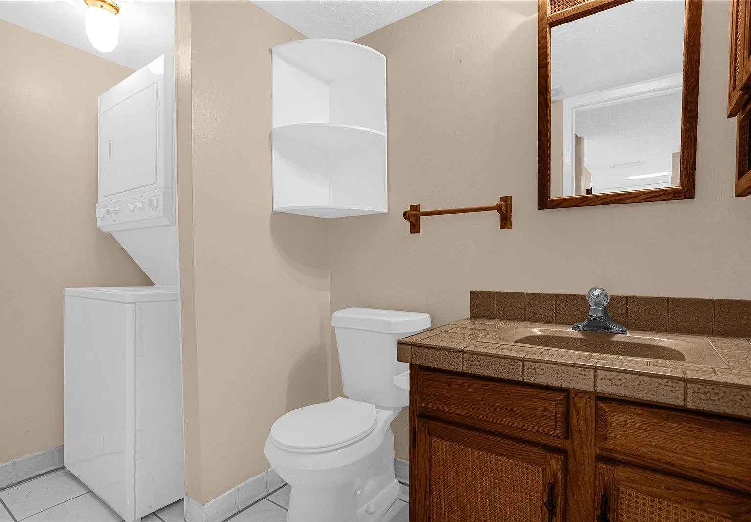 3 bed, 2.5 bath, 1400 sqft, $1,999 — Photo 4