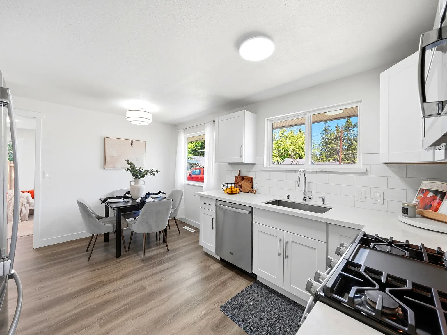 3 bed, 1400 sqft, $3,500 — Photo 3
