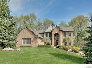 3860 Kaeleaf Rd, Lake Orion, MI 48360