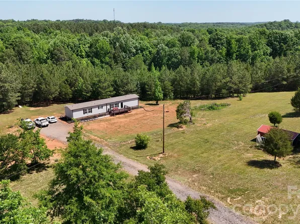 365 Guernsey Ln, Spartanburg, SC 29306
