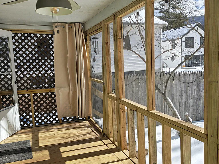 Screen porch