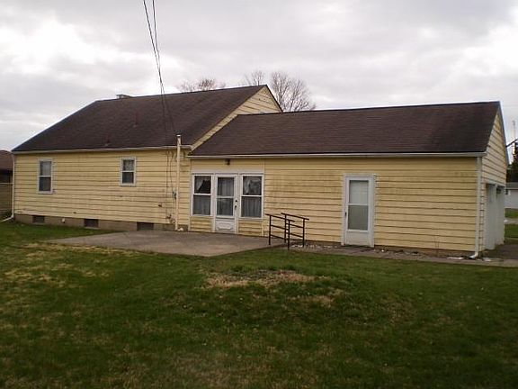 4th image of 1050 W Church St